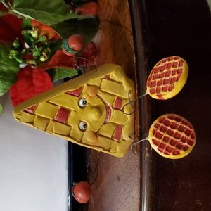 Piece of Pie Shelf Sitter